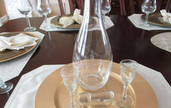 Vine Etched Wine Decanter With Tear Drop Glass Topper - FayZen's Kreations